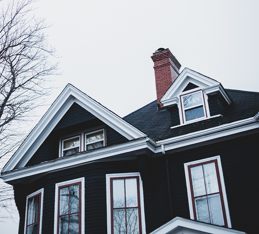 Black Roof House: A Timeless Style That Always Stands Out