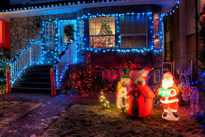 5 Ways to Decorate Your Roof For Christmas