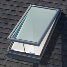Load image into Gallery viewer, VELUX Manual Venting Deck Mount Skylight - White Solar Powered Room Darkening Blind
